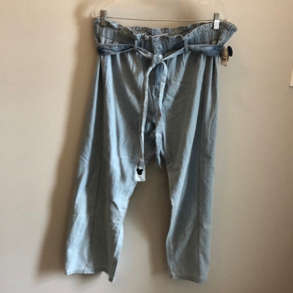 Disney/Junk Food Jeans Chambray Paper Bag Waist Mickey Cropped Embroidered 1X - Picture 2 of 14